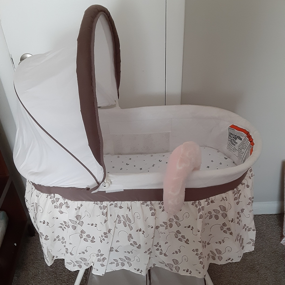 Neutral bassinet